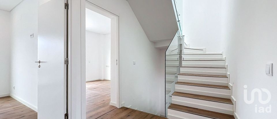 House T3 in Faro (Sé e São Pedro) of 145 m²