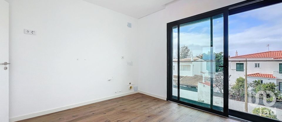House T3 in Faro (Sé e São Pedro) of 145 m²