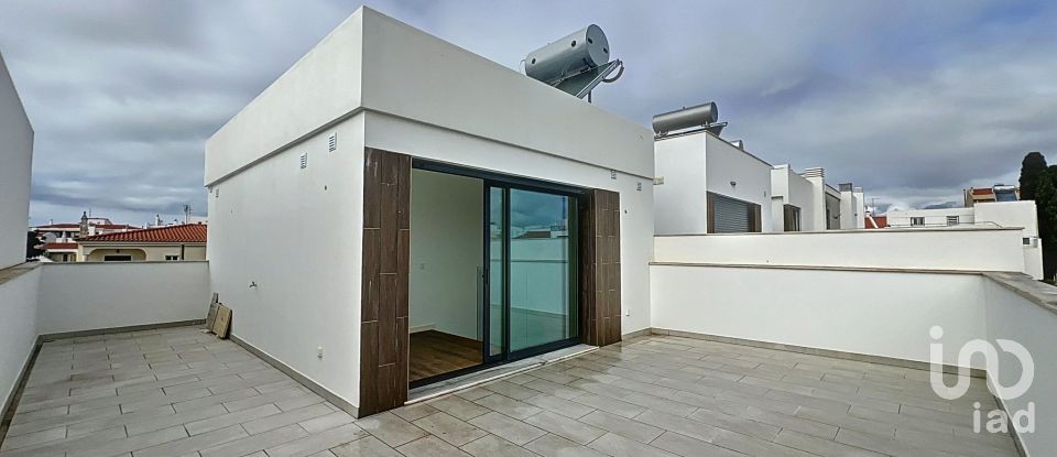 House T3 in Faro (Sé e São Pedro) of 145 m²