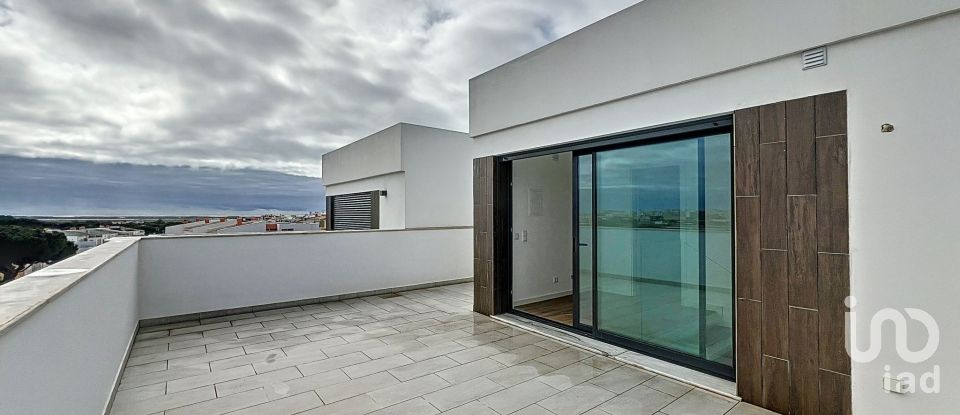 House T3 in Faro (Sé e São Pedro) of 145 m²