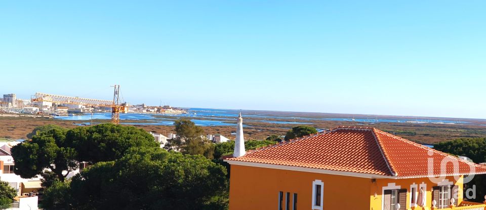 House T3 in Faro (Sé e São Pedro) of 145 m²