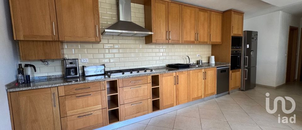 House T4 in Vila Facaia of 479 m²