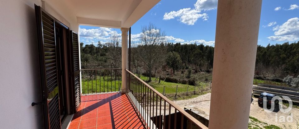 House T4 in Vila Facaia of 479 m²