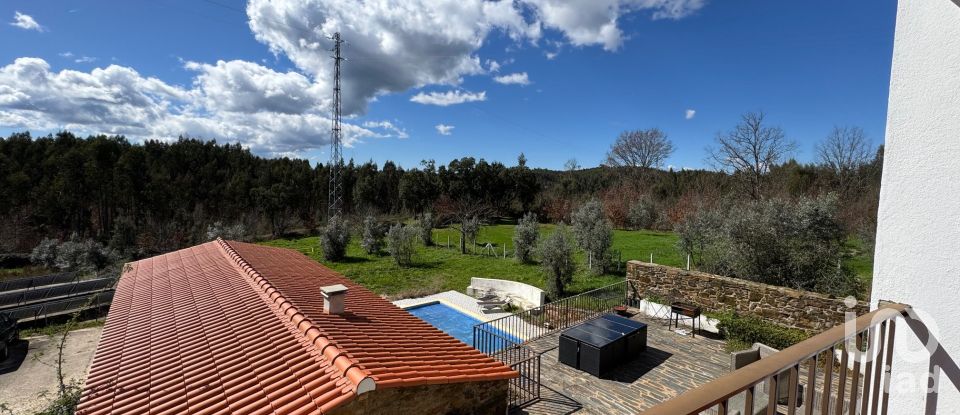 House T4 in Vila Facaia of 479 m²