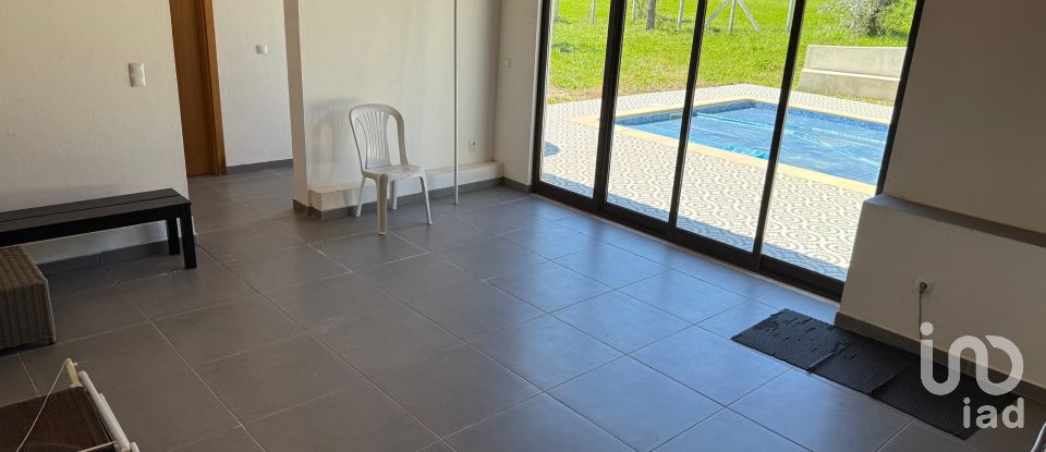 House T4 in Vila Facaia of 479 m²