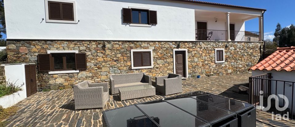 House T4 in Vila Facaia of 479 m²