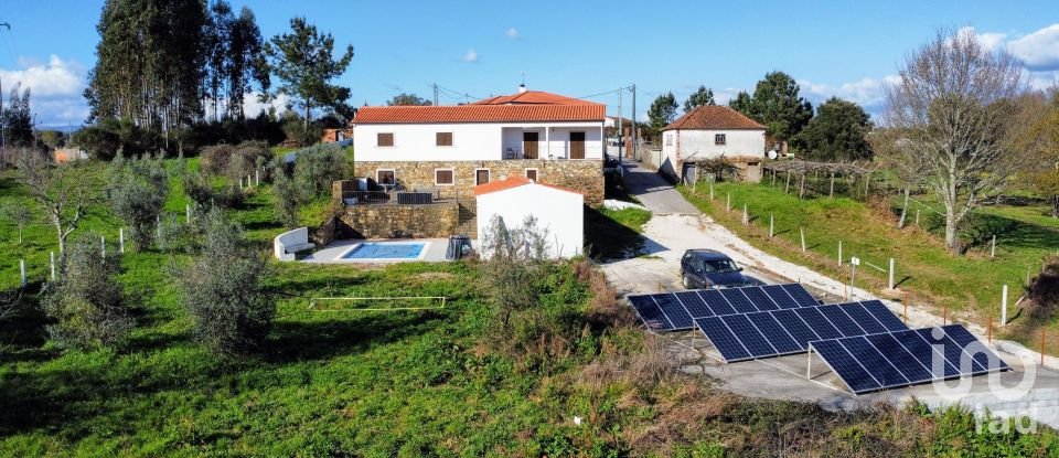 House T4 in Vila Facaia of 479 m²