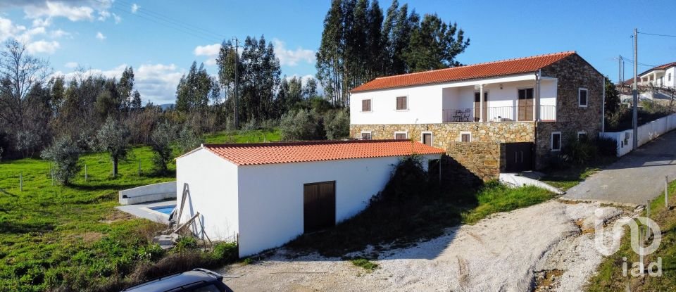 House T4 in Vila Facaia of 479 m²
