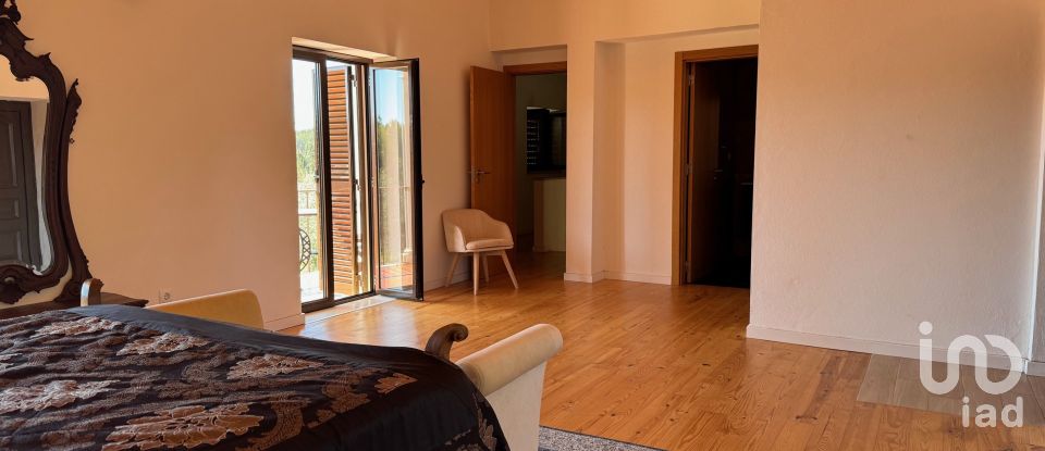 House T4 in Vila Facaia of 479 m²