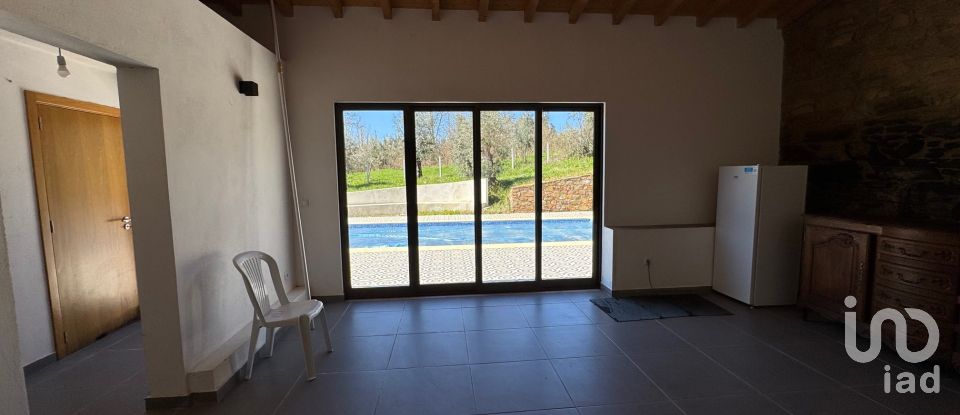House T4 in Vila Facaia of 479 m²