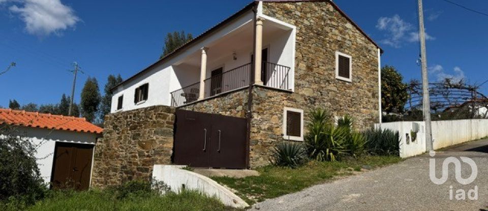 House T4 in Vila Facaia of 479 m²