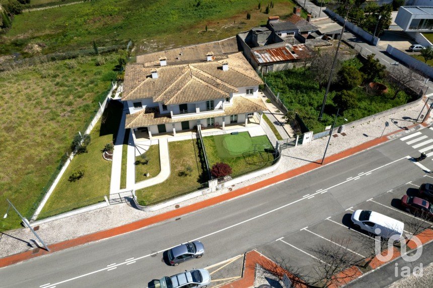 Maison T4 à Oliveira do Bairro de 457 m²
