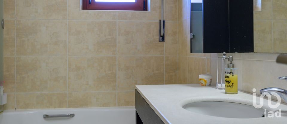 Maison T4 à Oliveira do Bairro de 457 m²