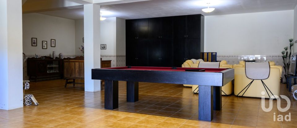 Maison T4 à Oliveira do Bairro de 457 m²