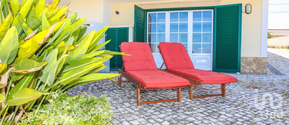 House T3 in Lourinhã e Atalaia of 152 m²