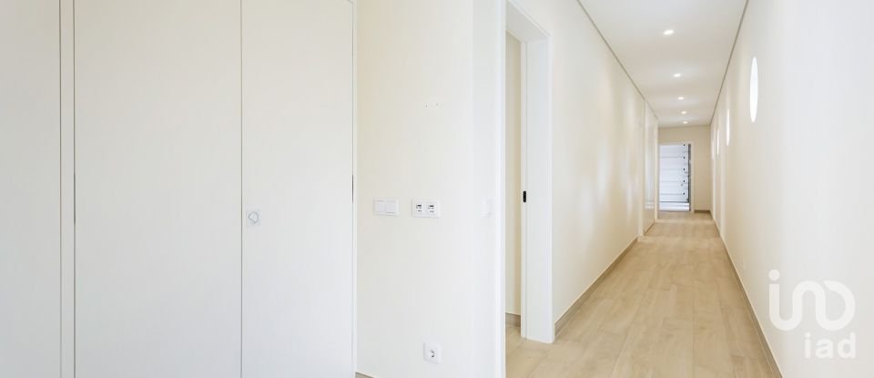 Maison T3 à Mexilhoeira Grande de 237 m²