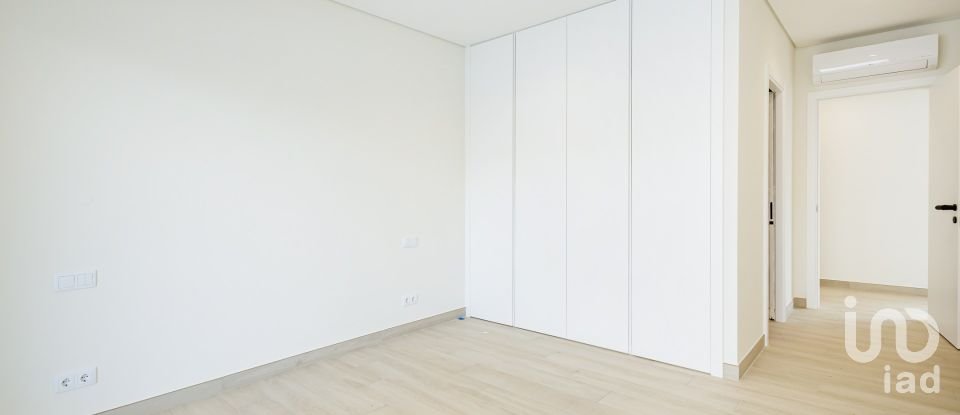 Maison T3 à Mexilhoeira Grande de 237 m²