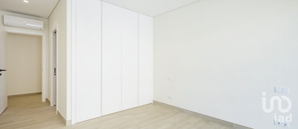 Maison T3 à Mexilhoeira Grande de 237 m²