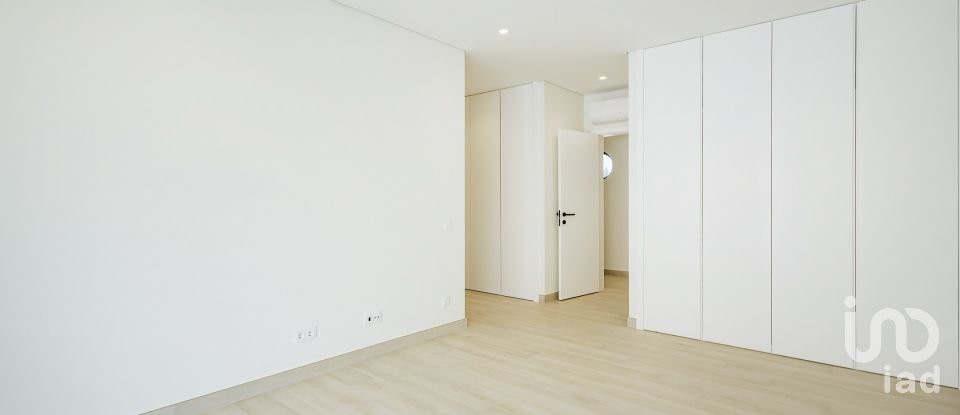 Maison T3 à Mexilhoeira Grande de 237 m²