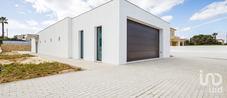 Maison T3 à Mexilhoeira Grande de 237 m²