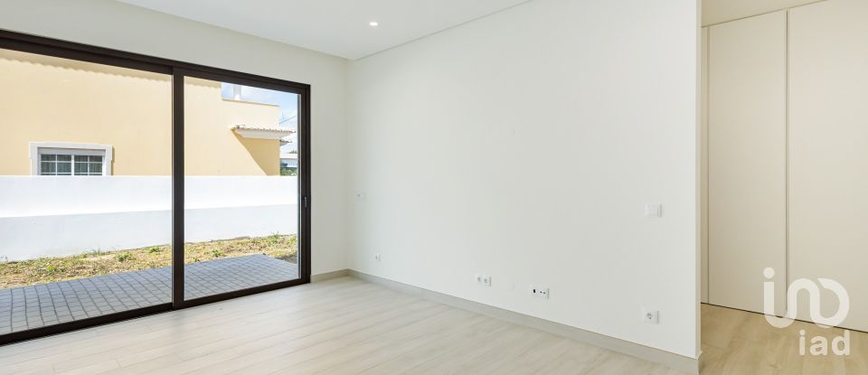 Maison T3 à Mexilhoeira Grande de 237 m²