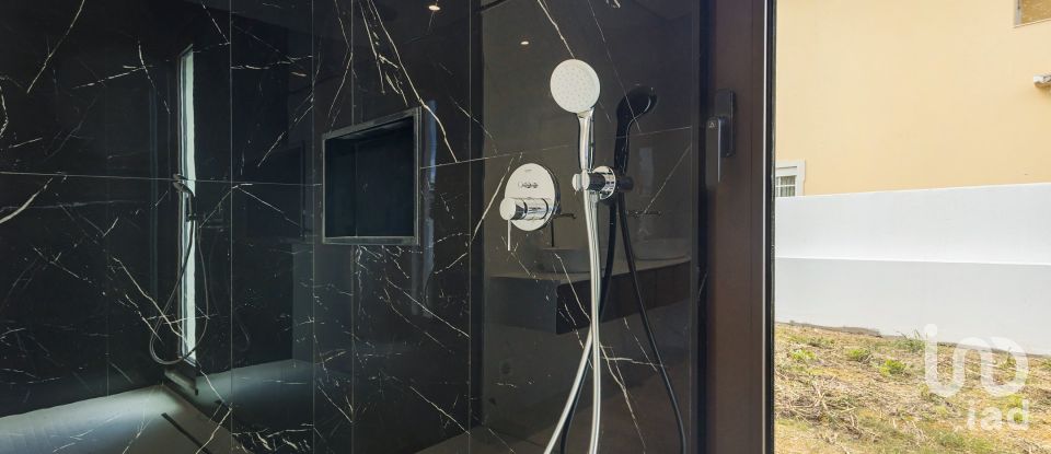 Maison T3 à Mexilhoeira Grande de 237 m²