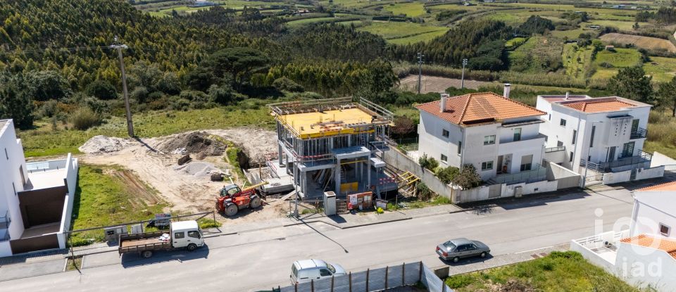 Moradia T4 em Atouguia da Baleia de 251 m²