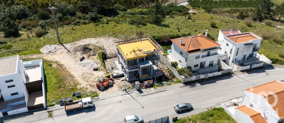 Moradia T4 em Atouguia da Baleia de 251 m²