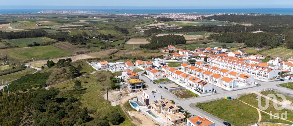 Moradia T4 em Atouguia da Baleia de 251 m²