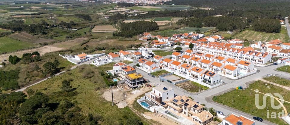 Moradia T4 em Atouguia da Baleia de 251 m²