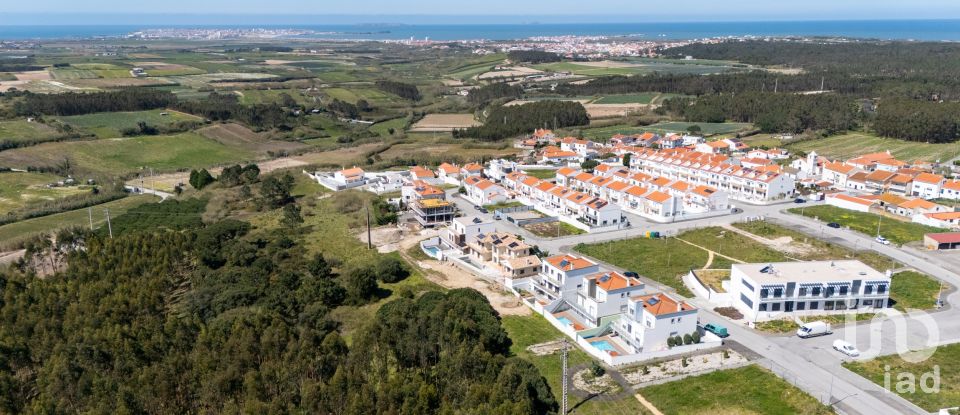 Moradia T4 em Atouguia da Baleia de 251 m²