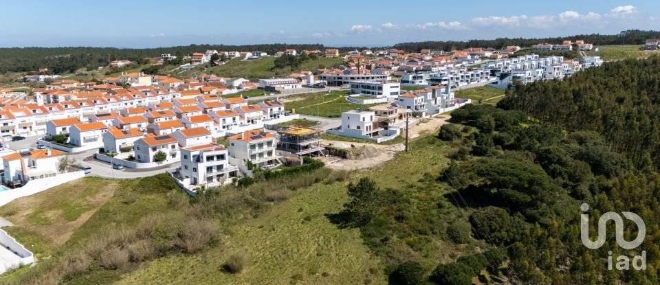 Moradia T4 em Atouguia da Baleia de 251 m²
