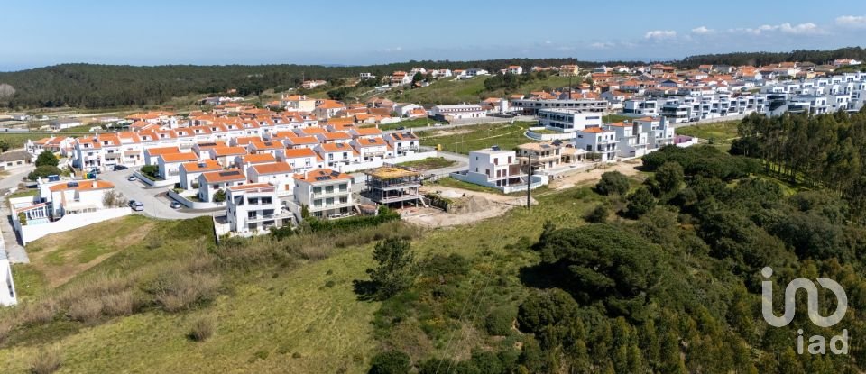 Moradia T4 em Atouguia da Baleia de 251 m²