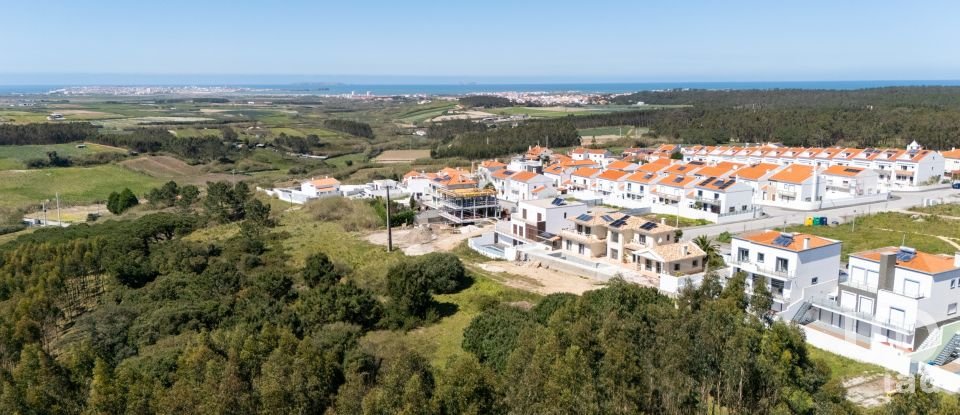 Moradia T4 em Atouguia da Baleia de 251 m²