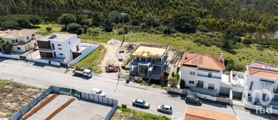 Moradia T4 em Atouguia da Baleia de 251 m²