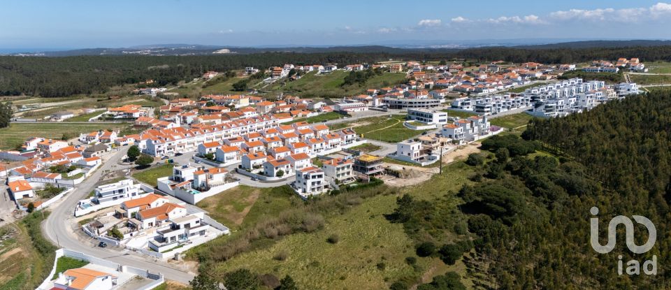 Moradia T4 em Atouguia da Baleia de 251 m²