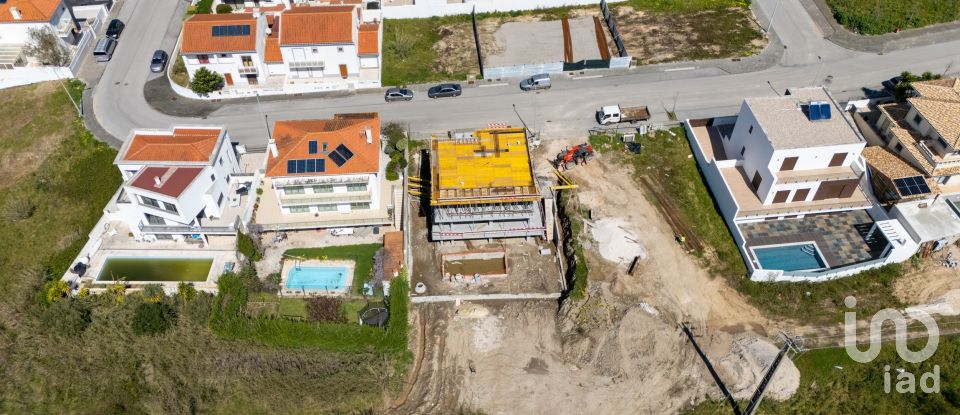 Moradia T4 em Atouguia da Baleia de 251 m²