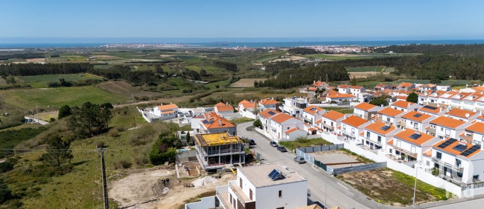 Moradia T4 em Atouguia da Baleia de 251 m²