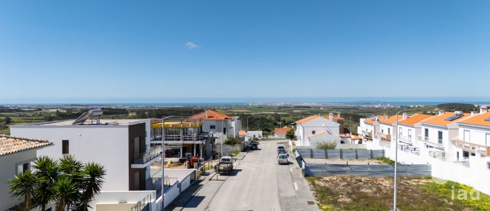 Moradia T4 em Atouguia da Baleia de 251 m²