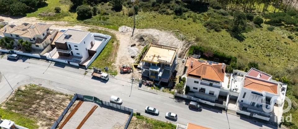 Moradia T4 em Atouguia da Baleia de 251 m²