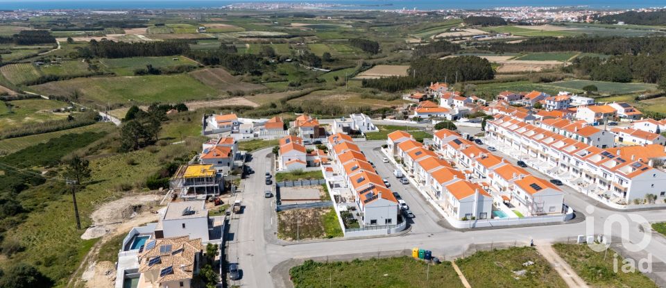 Moradia T4 em Atouguia da Baleia de 251 m²