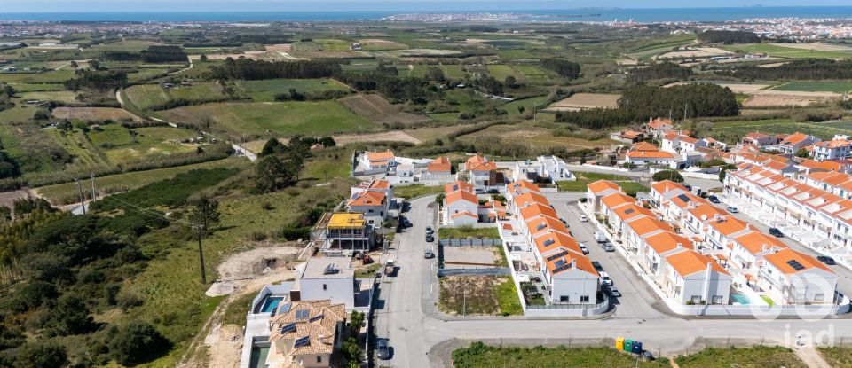 Moradia T4 em Atouguia da Baleia de 251 m²