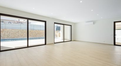 Maison T3 à Mexilhoeira Grande de 237 m²