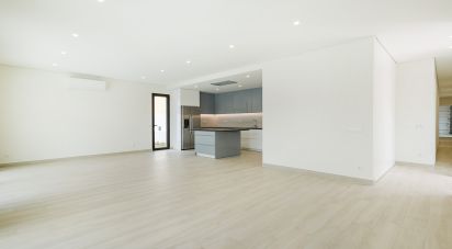 Maison T3 à Mexilhoeira Grande de 237 m²