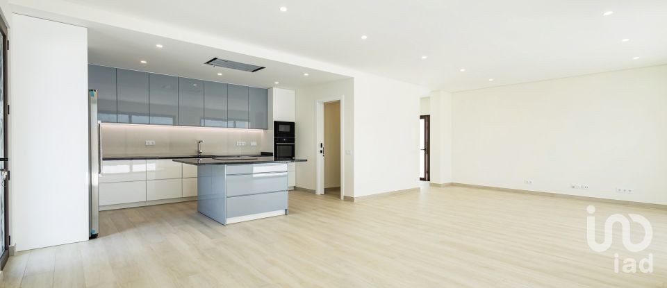 Maison T3 à Mexilhoeira Grande de 237 m²