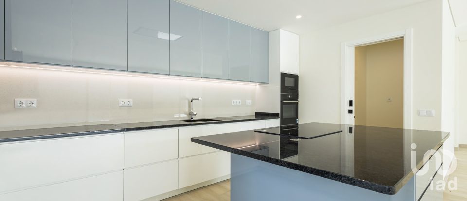 Maison T3 à Mexilhoeira Grande de 237 m²