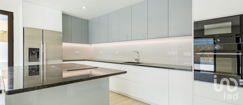 Maison T3 à Mexilhoeira Grande de 237 m²