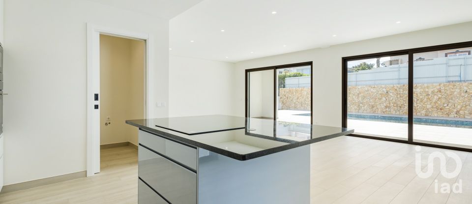 Maison T3 à Mexilhoeira Grande de 237 m²