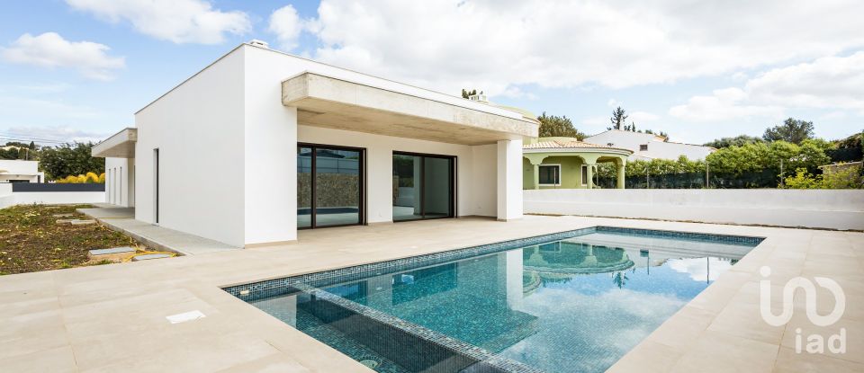 Maison T3 à Mexilhoeira Grande de 237 m²