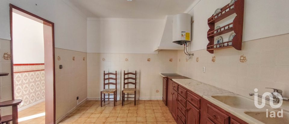 House T2 in Rio de Moinhos of 94 m²